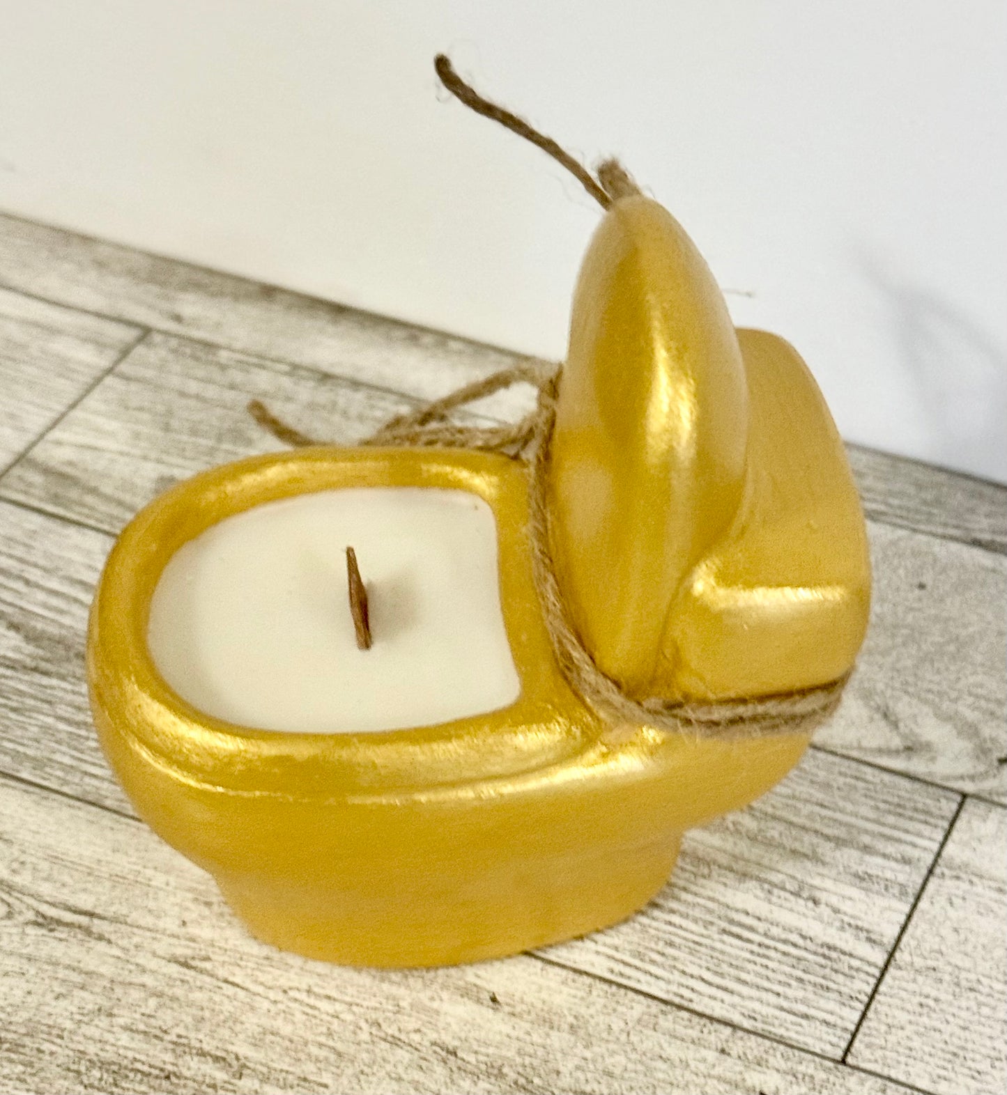 Toilet Humor β Fruity Flush Scent Soy Candle